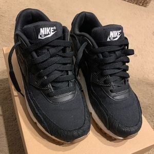 Womens black Nike sneakers size 7.5